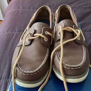 Brown speedy boat shoes